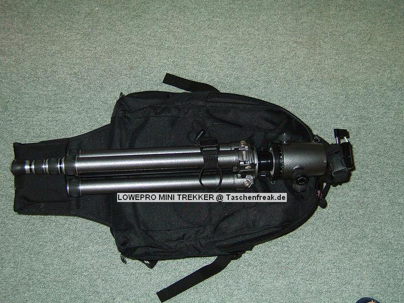 LOWEPRO MINI TREKKER\n\nFoto von einem sehr netten Fotokollegen der namentlich nicht genannt werden möchte - VIELEN DANK DIR!\n\nKommentar des Nutzers:\n\nTasche: LowePro MiniTrekker 2000 (das neuere Modell, aber kein AW)\n\nAufgeschnalltes Gitzo G1226 mit Gitzo G1377M Kugelkopf und Hasselblad-Schnellwechseladapter.