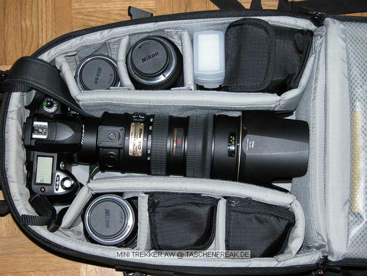 LOWEPRO MINI TREKKER AW\n\nFoto von Jrg Hofstetter - 1000 DANK!\n\nKommentar des Nutzers:\n\nHallo\n \nAnbei ein Bild vom Inhalt meines Lowepro Minitrekker AW.\n \nInhalt:\n \nNikon D70 mit 70-200 / 2.8\nNikkor 18-70 / 3.5-4.5\nNikkor Micro 105 / 2.8\nTC-E 17 II\nSB-800\nSU-800\n2x SB-R200\n \nAlles Kleinzubehr (Speicherkarten, Ersatzakku... etc.)\n \nGruss Jrg