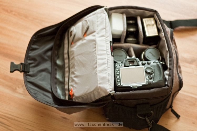 LOWEPRO NOVA 190 AW\n\nFoto und Kommentar von Jens Dittmar - Vielen Dank!\n\nKommentar des Nutzers:\n\nLowepro Nova 190 AW kaki-braun - befüllt mit allem was ich derzeit darin mit mir herumschleppe.