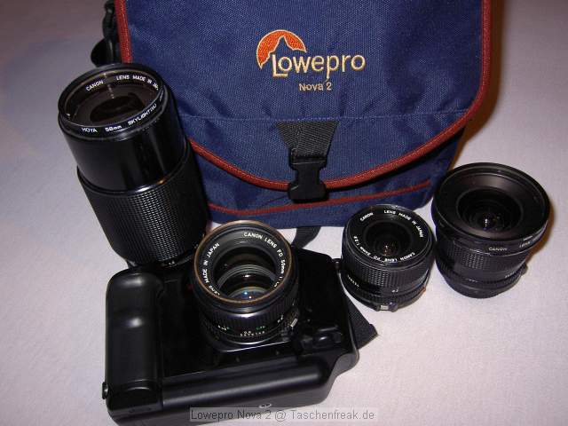 Lowepro Nova 2 \n(altes Modell - nicht Nova 2 AW)\n\nFoto von Vladimir Pantelic - VIELEN DANK!\n\nKommentar des Nutzers:\n\n1) Lowe-Pro Nova 2 (nicht AW!) - ist nicht mehr im Handel\n\nIch nutze die Nova 2 für meine manuell-analoge Ausrüstung, es passen Body (Canon\nT90) sowie 50/1.4, 24/2.8, 20/2.8 und 70-210/4 + Zubehör hinein.