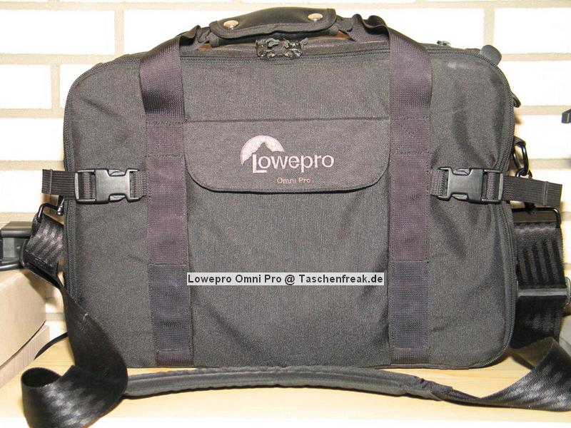 Lowepro Omni Pro\n\nFoto von Michael Mecke - VIELEN DANK FÜR DEINE VIELEN MAILS!\n\nKommentar des Nutzers:\n\nHallo,\n\nhier mal meine Lieblingstasche welche wohl nicht so häufig anzutreffen ist.\n\nSehr flexibel enteilbar und genug Stauraum für grössere Sachen. Selbst bei umgehängter Tasche ist Zugriff von aussen möglich. Abgebildet sind hier:\nEOS 3 mit 2,8/70-200 L,eine 20 D, Canon 17-40L,Canon 2,8/24.70L Sigma 2,8/150 undein 580 EX.\nDie Innenmaße sind ca. 43cm lang, 30cm breit und 15cm hoch.\n\nGruß\n\nMichael