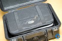 LOWEPRO OMNI SPORT EXTREME - PELI CASE 1400\n\nFoto und text von Jrg Langer - www.taschenfreak.de\n\nKommentar:\n\nLowepro Omni Sport Extreme - oder auch Peli Case 1400 \n\nmit Inhalt - entweder Billingham Hadley Small oder dem Lowepro Omni Sport Bag.\n\nDer kleine "Rambo" wenn der kleine "Inhalt" gut geschtzt sein soll.\n\nStabiler und geschtzter geht kaum - dessen sind wir uns sicher.