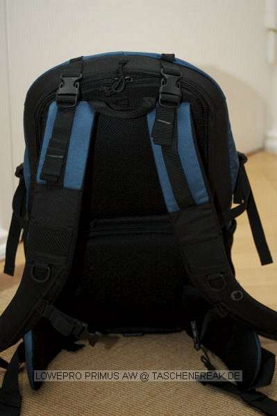 LOWEPRO PRIMUS AW\n\nFoto von Karl-Werner Lorenz - VIELEN DANK!\n\nKommentar des Nutzers:\n\nHallo Jrg,\n\nleider hatte ich mein erste Mail mit den Bildern an info@taschenfreak gesendet\n... daher ist sie wohl nicht angekommen ... Hier also noch einmal die Bilder\nmeines neuen Rucksacks ...\n\nLowepro Primus AW gepackt mit:\nCanon EOS 30D\nCanon EF-S USM 4,0-5,6/17-85 IS incl. Gegenlichtblende	\nCanon EF USM 4,0-5,6/70-300 IS NEU incl. Gegenlichtblende	\nSigma EX 4,0-5,6/10-20 DC C/AF incl. Gegenlichtblende\nals Stativ:	\nVelbon Sherpa Pro CF 640\n\nBeste Gre und weiter so ...\nKarl-Werner