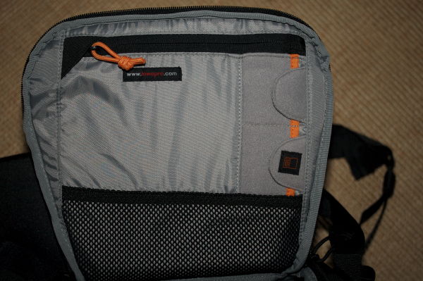 LOWEPRO PRIMUS AW\n\nFoto von Karl-Werner Lorenz - VIELEN DANK!\n\nKommentar des Nutzers:\n\nHallo Jrg,\n\nleider hatte ich mein erste Mail mit den Bildern an info@taschenfreak gesendet\n... daher ist sie wohl nicht angekommen ... Hier also noch einmal die Bilder\nmeines neuen Rucksacks ...\n\nLowepro Primus AW gepackt mit:\nCanon EOS 30D\nCanon EF-S USM 4,0-5,6/17-85 IS incl. Gegenlichtblende	\nCanon EF USM 4,0-5,6/70-300 IS NEU incl. Gegenlichtblende	\nSigma EX 4,0-5,6/10-20 DC C/AF incl. Gegenlichtblende\nals Stativ:	\nVelbon Sherpa Pro CF 640\n\nBeste Gre und weiter so ...\nKarl-Werner