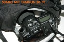 LOWEPRO PRIMUS MINIMUS\n\nFoto und Text von HSR-FOTO.de - VIELEN DANK!\n\nKommentar:\n\nHallo,\n \nich glaube der Primus Minimus von Lowepro fehlt noch in der Sammlung. Hier noch meine Eindrcke:\n \nWichtig war mir ein Rucksack, der auch fr lngere Touren gut geeignet ist und Platz fr die Nicht-Foto-Ausrstung bietet. Hierfr scheint der Lowepro Primus Minimus ideal zu sein: Relativ leicht, "klein", viel sinnvoller Platz und ein Stativ passt auch noch ran (wird auen mit Zurriemen befestigt). Leider passt beim Primus Minimus meine 5Dmk2 eher schlecht durch die Seitenffnung. Aber sie passt. Als Schnellzugriff kann dies dann allerdings nicht mehr bezeichnen. Es ist eben etwas hakelig. Die 400D meiner Freundin passt hingegen sehr gut durch. Ich den nchsten Tagen kommt noch der normale Primus AW. Dann kann ich vergleichen, ob der Seitenzugriff besser mit der 5D zu nutzen ist. Erwhnen mchte ihc noch, dass das Obere Fach von hinten zu erreichen ist und fr den Zugriff die "Untersttzungsgurte" fr die Schultergurte geffnet werden mssen.  Langfinger knnten leichtes Spiel haben, wegen des sehr langen Stiels am Reiverschluss fr das Seitenfach. Hier werde ich mir noch etwas passendes fr die Stadt berlegen.  Im oberen Fach haben locker mein 430EX und ein 70-200L platz und es ist immer noch Luft fr beispielsweise einen dnnen Pulli oder eine Brotdose. Die Jacke kann man bequem quer im aufliegenden Fach transportieren.\nWenn man den Rucksack mit meiner Ausrstung (5Dmk2, 17-40L, 85L, 28-75, 430EX und 70-200L4) trgt, sollte man den Spanngurt ber den Schultergurten krftig anziehen, den verschiebbaren Klipp zwischen den Schultergurten schlieen. Allein hierdurch werden die Schultern merklich entlastet. Wird nun noch der Beckengurt geschlossen, kann man schn lang wandern/bummeln/wasauchimmer und bekommt keine Rckenschmerzen. Auf lngeren Touren ist mein Tamrac Velocity 9x hier sehr unbequem, dafr aber sehr schnell zu nutzen.\n \nGru,\nHSR-FOTO.de