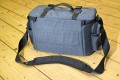 Foto von Ralf Neumann - 1000 DANK DAFR!\n\nKommentar des Nutzers:\n\nLowepro Pro 35\nber diese Tasche gibt es kaum Infos. Sie stammt aus der Zeit als die Firma noch Lowe-Pro (mit Bindestrich) hie, ist ungefhr so gro wie die frhen Magnum 35 und hat eine hnliche Ausstattung (vielleicht ein Vorgnger?). Interessant ist die Hhe, auch mit angesetztem Batteriefach passen groe DSLR hinein. \nNachteil ist der nicht berlappende Deckel, durch den offen liegenden Reiverschluss ist der Innenraum nicht optimal vor Regen geschtzt. Ist in der Bucht in der Regel unter 20 Euro zu haben. Wenn man viel Platz braucht und auf Ausstattung verzichten kann, ist die Tasche eine Alternative, vor allem auch fr Mittelformat. An der Verarbeitung gibt es nichts auszusetzen. \nMade in Ireland.