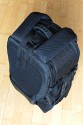 LOWEPRO PRO RUNNER 450 AW\n\nFoto und Text von Sebastian Seth - VIELEN DANK!\n\nKommentar:\n\nier ein kurzer Review zum Lowepro Pro Runner 450 AW:\n \nDer Rucksack ist Lowepro-gewohnt sehr gut verarbeitet und hinterlsst den ersten Eindruck: Sehr leicht und gro!\nDas Tragesystem lsst sich einfach und gut einstellen, sodass der Rucksack auch vollgepackt (!) sehr angenehm zu tragen ist. Der Hftgurt lsst sich hinter dem Rckenpolster verstauen, die Riemen jedoch nicht. Stattdessen kann man diese quasi umkrempeln und auf die Vorderseite ziehen, sodass ein recht kompaktes Format zum Verstauen in Gepckfchern ermglicht wird.\nDie Stativhalterung ist abnehmbar und in zwei verschiedenen Positionen an der Vorderseite oder einer der Seiten ber Sliplock-Schlaufen, die fast berall am Rucksack zu finden sind, befestigen. Fr kompaktere Stative schliet die Halterung so bndig mit dem Rucksack unten ab, sodass dieser noch aufrecht stehen kann. Fr lngere Stative oder ausgedehnte Mrsche kann die Halterung hngend am Rucksack befestigt werden, sodass der Schwerpunkt des Stativs deutlich niedriger ist und weniger Schaukeln des Stativs zu erwarten ist. Fixiert wird das Stativ zustzlich ber drei Gurtschlaufen, von denen zwei am Deckel angebracht sind, der Dritte oben unter dem Griff in einer kleinen Extratasche. Den obersten Gurt muss man allerdings lsen, wenn das Hauptfach geffnet werden soll.\nDas AW-Cover ist auch Lowepro-typisch, ich habe es nicht extra ausgepackt und fotografiert.\nZusatzfcher finden sich auf der Vorderseite (ein kleines und ein groes mit Ordnereinteilung fr Papier und Kleinkram) und an einer Seite (Trinkflaschennetz). Zwischen Hauptfach und Rckenpolsterung ist noch das gut gepolsterte Notebook-Fach. Hier passt tatschlich auch ein groes Notebook rein, getestet sogar das Dell 1720 mit 9-Zellen-Akku.\nInnen im Deckel des Hauptfaches sind verschiedene kleinere Reiverschlusstaschen fr Filter, Akkus, Speicherkarten und sonstiges Zubehr. Die Fcher sind dabei halbtransparent, auf den Bildern sieht man u.a. ein Case fr 77mm Filter durchscheinen.\nDas Hauptfach lsst sich ber die beiliegenden Teiler recht flexibel einrichten und ist ein Platzwunder! Zu Testzwecken habe ich den Rucksack recht locker bepackt mit\nF5 mit angesetztem 28-70mm/3.5-4.5, 300mm/2.8, 80-200mm/2.8, 105mm/2.8, 28-70mm/2.8, 14-24mm/2.8, TC-20E und 16mm/2.8 bereinander, Sb-25, abmontierter Stativhalterung und etwas Zubehr.\nDie Hhe des Faches ist dabei optimal auf Profi-Gehuse bzw. Gehuse mit BG ausgelegt und erlaubt das aufrechte Stellen der meisten Objektive.\n \nAlso rundum ein hervorragender Rucksack fr den Transport mittelgroer bis groer Ausrstungen inklusive (auch greren) Stativen und Full-size Notebook bei sehr gutem Tragekomfort.\n \nSebastian
