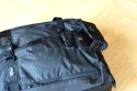 LOWEPRO PRO RUNNER 450 AW\n\nFoto und Text von Sebastian Seth - VIELEN DANK!\n\nKommentar:\n\nier ein kurzer Review zum Lowepro Pro Runner 450 AW:\n \nDer Rucksack ist Lowepro-gewohnt sehr gut verarbeitet und hinterlsst den ersten Eindruck: Sehr leicht und gro!\nDas Tragesystem lsst sich einfach und gut einstellen, sodass der Rucksack auch vollgepackt (!) sehr angenehm zu tragen ist. Der Hftgurt lsst sich hinter dem Rckenpolster verstauen, die Riemen jedoch nicht. Stattdessen kann man diese quasi umkrempeln und auf die Vorderseite ziehen, sodass ein recht kompaktes Format zum Verstauen in Gepckfchern ermglicht wird.\nDie Stativhalterung ist abnehmbar und in zwei verschiedenen Positionen an der Vorderseite oder einer der Seiten ber Sliplock-Schlaufen, die fast berall am Rucksack zu finden sind, befestigen. Fr kompaktere Stative schliet die Halterung so bndig mit dem Rucksack unten ab, sodass dieser noch aufrecht stehen kann. Fr lngere Stative oder ausgedehnte Mrsche kann die Halterung hngend am Rucksack befestigt werden, sodass der Schwerpunkt des Stativs deutlich niedriger ist und weniger Schaukeln des Stativs zu erwarten ist. Fixiert wird das Stativ zustzlich ber drei Gurtschlaufen, von denen zwei am Deckel angebracht sind, der Dritte oben unter dem Griff in einer kleinen Extratasche. Den obersten Gurt muss man allerdings lsen, wenn das Hauptfach geffnet werden soll.\nDas AW-Cover ist auch Lowepro-typisch, ich habe es nicht extra ausgepackt und fotografiert.\nZusatzfcher finden sich auf der Vorderseite (ein kleines und ein groes mit Ordnereinteilung fr Papier und Kleinkram) und an einer Seite (Trinkflaschennetz). Zwischen Hauptfach und Rckenpolsterung ist noch das gut gepolsterte Notebook-Fach. Hier passt tatschlich auch ein groes Notebook rein, getestet sogar das Dell 1720 mit 9-Zellen-Akku.\nInnen im Deckel des Hauptfaches sind verschiedene kleinere Reiverschlusstaschen fr Filter, Akkus, Speicherkarten und sonstiges Zubehr. Die Fcher sind dabei halbtransparent, auf den Bildern sieht man u.a. ein Case fr 77mm Filter durchscheinen.\nDas Hauptfach lsst sich ber die beiliegenden Teiler recht flexibel einrichten und ist ein Platzwunder! Zu Testzwecken habe ich den Rucksack recht locker bepackt mit\nF5 mit angesetztem 28-70mm/3.5-4.5, 300mm/2.8, 80-200mm/2.8, 105mm/2.8, 28-70mm/2.8, 14-24mm/2.8, TC-20E und 16mm/2.8 bereinander, Sb-25, abmontierter Stativhalterung und etwas Zubehr.\nDie Hhe des Faches ist dabei optimal auf Profi-Gehuse bzw. Gehuse mit BG ausgelegt und erlaubt das aufrechte Stellen der meisten Objektive.\n \nAlso rundum ein hervorragender Rucksack fr den Transport mittelgroer bis groer Ausrstungen inklusive (auch greren) Stativen und Full-size Notebook bei sehr gutem Tragekomfort.\n \nSebastian
