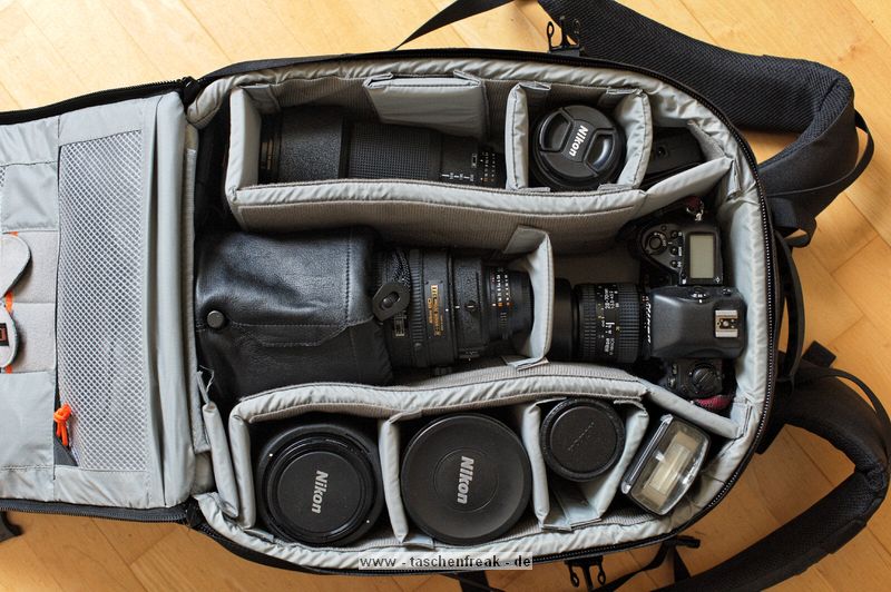 LOWEPRO PRO RUNNER 450 AW\n\nFoto und Text von Sebastian Seth - VIELEN DANK!\n\nKommentar:\n\nier ein kurzer Review zum Lowepro Pro Runner 450 AW:\n \nDer Rucksack ist Lowepro-gewohnt sehr gut verarbeitet und hinterlsst den ersten Eindruck: Sehr leicht und gro!\nDas Tragesystem lsst sich einfach und gut einstellen, sodass der Rucksack auch vollgepackt (!) sehr angenehm zu tragen ist. Der Hftgurt lsst sich hinter dem Rckenpolster verstauen, die Riemen jedoch nicht. Stattdessen kann man diese quasi umkrempeln und auf die Vorderseite ziehen, sodass ein recht kompaktes Format zum Verstauen in Gepckfchern ermglicht wird.\nDie Stativhalterung ist abnehmbar und in zwei verschiedenen Positionen an der Vorderseite oder einer der Seiten ber Sliplock-Schlaufen, die fast berall am Rucksack zu finden sind, befestigen. Fr kompaktere Stative schliet die Halterung so bndig mit dem Rucksack unten ab, sodass dieser noch aufrecht stehen kann. Fr lngere Stative oder ausgedehnte Mrsche kann die Halterung hngend am Rucksack befestigt werden, sodass der Schwerpunkt des Stativs deutlich niedriger ist und weniger Schaukeln des Stativs zu erwarten ist. Fixiert wird das Stativ zustzlich ber drei Gurtschlaufen, von denen zwei am Deckel angebracht sind, der Dritte oben unter dem Griff in einer kleinen Extratasche. Den obersten Gurt muss man allerdings lsen, wenn das Hauptfach geffnet werden soll.\nDas AW-Cover ist auch Lowepro-typisch, ich habe es nicht extra ausgepackt und fotografiert.\nZusatzfcher finden sich auf der Vorderseite (ein kleines und ein groes mit Ordnereinteilung fr Papier und Kleinkram) und an einer Seite (Trinkflaschennetz). Zwischen Hauptfach und Rckenpolsterung ist noch das gut gepolsterte Notebook-Fach. Hier passt tatschlich auch ein groes Notebook rein, getestet sogar das Dell 1720 mit 9-Zellen-Akku.\nInnen im Deckel des Hauptfaches sind verschiedene kleinere Reiverschlusstaschen fr Filter, Akkus, Speicherkarten und sonstiges Zubehr. Die Fcher sind dabei halbtransparent, auf den Bildern sieht man u.a. ein Case fr 77mm Filter durchscheinen.\nDas Hauptfach lsst sich ber die beiliegenden Teiler recht flexibel einrichten und ist ein Platzwunder! Zu Testzwecken habe ich den Rucksack recht locker bepackt mit\nF5 mit angesetztem 28-70mm/3.5-4.5, 300mm/2.8, 80-200mm/2.8, 105mm/2.8, 28-70mm/2.8, 14-24mm/2.8, TC-20E und 16mm/2.8 bereinander, Sb-25, abmontierter Stativhalterung und etwas Zubehr.\nDie Hhe des Faches ist dabei optimal auf Profi-Gehuse bzw. Gehuse mit BG ausgelegt und erlaubt das aufrechte Stellen der meisten Objektive.\n \nAlso rundum ein hervorragender Rucksack fr den Transport mittelgroer bis groer Ausrstungen inklusive (auch greren) Stativen und Full-size Notebook bei sehr gutem Tragekomfort.\n \nSebastian