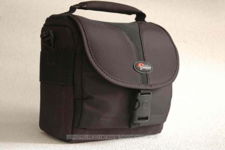LOWEPRO REZO 140 AW\n\nFoto von Remco Enthoven - VIELEN DANK!\n\nKommentar des Nutzers:\n\nHallo Jrg,\n\nEs hat ein bischen langer gedauert aber hier finden Sie ein paar Bilder:\n\nMit freundlichen Gr,\n\nRemco Enthoven