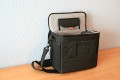 Lowepro Rezo 160 AW\n\nFoto von Carsten Drohm - VIELEN DANK!\n\nKommentar des Nutzers zur Tasche:\n\nHallo,\n\ndie Lowepro Rezo 160 AW hat die Innenmae: 21.5 x 10.5 x 17.8 cm. Das nebenstehende Canon 70-300 IS USM verdeutlicht noch einmal die Gre. In die Tasche passen das Canon 70-300 IS USM und daneben noch die Canon 350/400D ohne Batteriegriff mit angesetztem Canon 24-105 4L IS USM ohne Gegenlichtblende. Mehr Platz ist definitiv nicht. Wenn an der 400D das Canon 17-85 IS USM verwendet wird, kann dessen Gegenlichtblende am Objektiv bleiben.\nDie Tasche ist von ihrer Gre und Farbe schn unauffllig.\n\nGre\n\nCarsten D.