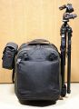 LOWE PRO ROAD RUNNER MINI AW\n\nFoto von Ingo Cordes - Vielen DANK!\n\nKommentar des Nutzers:\n\nHallo Jrg,\n\nnachdem ich mich schon mehrfach auf Deiner Seite ber Fototaschen informiert habe, mchte ich jetzt auch mal einen Beitrag leisten. Da ich u.a. einen Trolley/Rucksack habe, der noch nicht gelistet ist, schicke ich Dir ein paar Fotos zur Verwendung auf taschenfreak.de.\nViel Spa und vielen Dank fr Deine tolle Homepage!\n\nLiebe Gre\nIngo\nhttp:www.ingo-cordes.de\n\n\nBeschreibung:\n\nSeltsamerweise wird der Road Runner Mini AW nicht auf der deutschen Lowepro-Homepage gelistet. Man findet ihn aber unter lowepro.com. Er ist im Internet bei diversen deutschen Hndlern erhltlich. Preise ab 290,- Euro.\nInsgesamt ein gelungener Hybrid aus Trolley und Rucksack. Genial ist, dass das Trolleygestell auf der dem Rcken abgwandten Seite angebracht ist und beim Tragen als Rucksack nicht strt. Der Umbau vom Trolley zum Rucksack ist in wenigen Sekunden erledigt. Einfach Reiverschluss ffnen, Gurte einhacken --> fertig.\n\nAm Hftgurt des Rucksackgestells kann weiteres Slim-Lock Zubehr angebracht werden.\n\nEin Manko des Road Runners ist mit ca. 5 kg das (Leer-)Gewicht. Ich habe es stets vermieden, ihn voll bepackt auf dem Rcken zu schultern (nur in Ausnahmen). Fr die Stadt/Zoo/befestigte Wanderwege etc. ist der Trolley aber super zu gebrauchen. Fr's echte Gelnde (da funktionieren die kleinen Rollen natrlich schlecht/nicht) empfehle ich aus Gewichtsgrnden allerdings einen reinen Rucksack.\n\nBild 1:\nRoad Runner als Rucksack. Das Rucksackgeschirr kann man auch komplett entfernen.\n\nBild 2:\nRoad Runner als Trolley. Das Rucksackgeschirr verschwindet in einem extra Fach.\n\nBild 3 und 3a:\nMeine Ausrstung passt komplett rein, trotz 3 Telzooms und etlichem Kleinkram.\nEin 500er-Tele geht sicher auch (muss man halt was anderes weglassen :-)\n\nBild 4:\nAuf der linken Seite kann (nur) 1 zustzliches Slim-Lock Zubehrteil angebracht werden.\nDer Stativhalter ist i.O., bei meinem recht schweren Stativ (2,4 kg) mit groem Getriebeneiger (ca. 1 kg) aber an der Grenze. Es wackelt schon ein bisschen, weil das Stativ nur von einem zustzlichen Band gehalten wird und oben "frei schwingt".\n\nBild 5:\nDas All Weather Cover kann sowohl beim "Rucksack" als auch beim "Trolley" bergezogen werden. Durch das Loch, das man sieht, passt das Rucksackgeschirr.\n\nBild 6:\nZwei flache aber groe Auenfcher fr diversen Kleinkram und Zubehr.