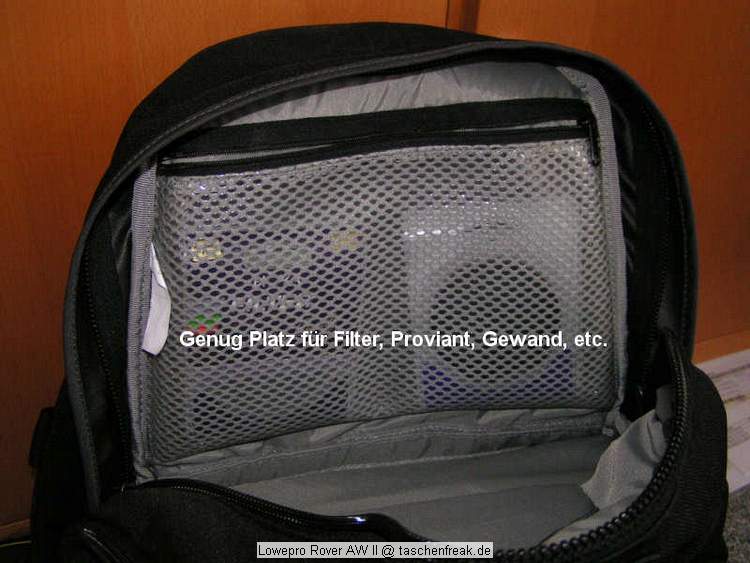 Foto von Daniel (User Shadowzone im DSLR-Forum) - Vielen Dank dafr !\n\nKommentar des Nutzers:\n\nHallo,\n\nich htte hier ein Beispiel, wie man einen Lowepro Rover AWII vollpacken kann, in 2 varianten\n\nwie man sieht, passt sogar ein Sigma 50-500 rein! ;)\n\nbin brigens im DSLR-Forum als "shadowzone" unterwegs, sollte das relevant sein :)\n\nhoffe ihr knnt das gebrauchen!\n\n\nlg,\nDaniel
