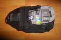 LOWEPRO SLINGSHOT 100 AW\n\nFoto von Jrg Bergmann - VIELEN DANK!\n\nKommentar des Nutzers:\n\nie Lowe Pro Sling Shot 100 AW ist sehr kompakt dennoch gro genug fr meine komplette DSLR Ausrstung mit Zubehr, Stativ, Blitz und 3 Objektiven. \nMeine Packliste fr die Slingshot 100 AW:\n\nEOS 350D, bei Bedarf auch mit BG-E3 \nEFS 17-55/2,8 \nEFS 10-22/3,5-4,5 \nEF 70-300/4-5,6 IS\nSpeedlite 220 EX\nManfrotto 785 B Stativ\nPolfilter\nGraufilter\nSonnenblenden\nAkkus\nFernauslser\n\nJ.Bergmann