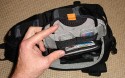 LOWEPRO SLINGSHOT 100\n\nFoto von Alex Diemert - VIELEN DANK!\n\nKommentar des Nutzers:\n\nHallo,\n\ndie Lowepro Slingshot 100 ist eine sehr schn gemachte Tasche.\nIch habe sie mit folgendem gefllt:\nEOS-20D mit angesetztem 17-55/2,8-IS mit angesetzter Geli + Filter,\n70-300-IS mit angesetzter Geli + Filter, 580er Blitz, Bounze,\nPolfilter 77mm, ND Filter 77mm, 2x Akku fr EOS,\n4x Mignon fr 580er Blitz, Speicherkarten und Reinigungstcher.\n\nBeste Gre, Alex