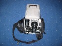 LOWEPRO - SLINGSHOT 200 AW\n\nFoto von einem Anonymen User - DANKE DAFR !\n\nKommentar des Nutzers:\nIch habe noch 1 Bild von der Slingshot 200AW mit Canon EOS 10d + 70-200/4L + 28-135 IS + 50/1.8\n\nDes weiteren muss ich ber das folgende Bild etwas kritisieren http://www.taschenfreak.de/TASCHEN/LP/SlingShot200AW/lpslingshot200aw-1-sybillemoh_std.jpg\n\nDarauf sieht es so aus als das ne Semi-Profi DSLR + 70-200/4L gut reinpasst. Es ist aber verdammt eng...wrde ich nicht empfehlen. Die 10d passt mit angetztem 70-200/4L eher quer rein....