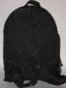 Lowepro SlingShot 300 AW\n\nFoto von Thomas Hermans - Vielen Dank!\n\nKommentar des Nutzers:\n\nHallo,\n\nder Weihnachtsmann war da und hat mir noch was untern Tannenbaum gelegt - die neue LowePro Slingshot 300 AW. Es war ein Spontankauf per Onlineversand in den USA, da die Tasche in Europa erst in einigen Monaten erhltlich sein soll. \n\nZwei herausragenden Unterschiede zu der Slingshot 200AW:\n\n- Grsse, die 300 AW hat deutlich in der Breite zuleget. Auf den Bildern ist die EOS5d mit angesetztem 24-105 L zu sehen und vorm Objektiv sind noch ca. 9,5 cm Platz fr lngere Objective.\n\n- Wegfall des dnnen Querriemens und neu ist ein breiter Beckengurt, wie er auch bei anderen LowePro Ruckscken verwendet wird - das war eine sehr gute Endscheidung.\nLeider ist es nicht abnehmbar, abder damit kann ich leben, zumal er das Tragen der vollen Tasche deutlich erleichtert.\n\nDie Trageriemen sind ausreichend lang.\n\nAm Design und sonstiger Ausstattung hat sich gegenber den 200er Modell nichts gendert, nur das es eben auf die Grsse angepasst wurde. Das Speicherkartenfach hat nun Platz fr\n4 CF-Karten -  ich bin nicht sicher, aber meine das es vorher nur 2 waren.\n\nNun viel Spass mit den Bildern.\n\nGrsse\n\nThomas