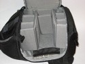 Lowepro SlingShot 300 AW\n\nFoto von Thomas Hermans - Vielen Dank!\n\nKommentar des Nutzers:\n\nHallo,\n\nder Weihnachtsmann war da und hat mir noch was untern Tannenbaum gelegt - die neue LowePro Slingshot 300 AW. Es war ein Spontankauf per Onlineversand in den USA, da die Tasche in Europa erst in einigen Monaten erhltlich sein soll. \n\nZwei herausragenden Unterschiede zu der Slingshot 200AW:\n\n- Grsse, die 300 AW hat deutlich in der Breite zuleget. Auf den Bildern ist die EOS5d mit angesetztem 24-105 L zu sehen und vorm Objektiv sind noch ca. 9,5 cm Platz fr lngere Objective.\n\n- Wegfall des dnnen Querriemens und neu ist ein breiter Beckengurt, wie er auch bei anderen LowePro Ruckscken verwendet wird - das war eine sehr gute Endscheidung.\nLeider ist es nicht abnehmbar, abder damit kann ich leben, zumal er das Tragen der vollen Tasche deutlich erleichtert.\n\nDie Trageriemen sind ausreichend lang.\n\nAm Design und sonstiger Ausstattung hat sich gegenber den 200er Modell nichts gendert, nur das es eben auf die Grsse angepasst wurde. Das Speicherkartenfach hat nun Platz fr\n4 CF-Karten -  ich bin nicht sicher, aber meine das es vorher nur 2 waren.\n\nNun viel Spass mit den Bildern.\n\nGrsse\n\nThomas