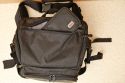 LOWEPRO SPECIALIST 85 AW\n\nFoto von Ingo Cordes - VIELEN DANK!\n\nKommentar des Nutzers:\n\nDer NP liegt bei ca. 120 Euro. Eine uerst bequeme Hfttasche. Kann auch mit der 'Shoulder Harness' von Lowepro kombiniert werden. An den Hftgurt (fix an der Tasche) passen SlipLock-Komponenten.\n\nLocker passt rein: 1er DSLR oder DSLR mit Batteriegriff und angesetztem 70-200/2.8, ein Blitz, 2-4 weitere Objektive (grenabhnig) und viel Kleinkram.\n\nEine der wenigen Taschen von Lowepro die akzeptiert, dass es 2.8er Zooms und Batteriegriffe bzw. groe Gehuse gibt.