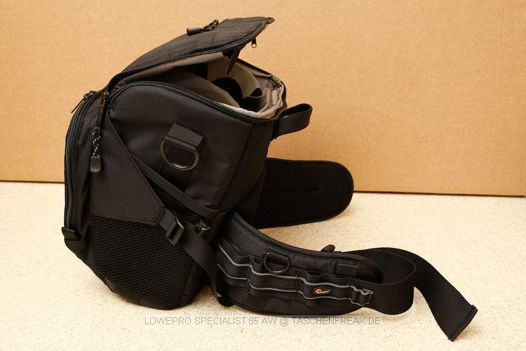 LOWEPRO SPECIALIST 85 AW\n\nFoto von Ingo Cordes - VIELEN DANK!\n\nKommentar des Nutzers:\n\nDer NP liegt bei ca. 120 Euro. Eine äußerst bequeme Hüfttasche. Kann auch mit der 'Shoulder Harness' von Lowepro kombiniert werden. An den Hüftgurt (fix an der Tasche) passen SlipLock-Komponenten.\n\nLocker passt rein: 1er DSLR oder DSLR mit Batteriegriff und angesetztem 70-200/2.8, ein Blitz, 2-4 weitere Objektive (größenabhänig) und viel Kleinkram.\n\nEine der wenigen Taschen von Lowepro die akzeptiert, dass es 2.8er Zooms und Batteriegriffe bzw. große Gehäuse gibt.