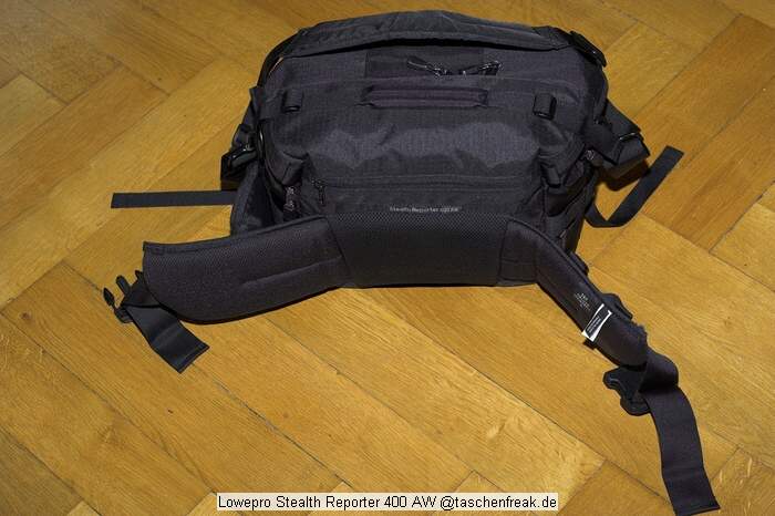 Foto von Sebastian Konrad - VIELEN DANK !\n\nKommentar des Nutzers:\n\nso, nachdem du mir mit deiner tollen Taschendatenbank so oft geholfen hast und ich jetzt mal ein Taschenmodell habe, dass noch nicht in deiner Liste aufgefhrt ist, schicke ich dir ein paar Bilder davon.\n \nEs handelt sichh um die Lowepro Stealth Reporter 400 AW (also die alte ohne "Digital") mit S&F Deluxe Waistbelt.\n \nIch hab die Bilder etwas kleiner gemacht, ich hoffe das ist in Ordnung so.