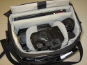 Lowepro Stealth Reporter 650 AW\n\nFoto von xxx - VIELEN DANK!\n\nKommentar des Nutzers:\n\nLowe-Pro Stealth Reporter 650 AW:\n\nDas Ding is RIESIG, mit der vollgepackten Tasche durch die Gegend zu laufen ist nicht wirklich angenehm.\n\nBild 1: Tasche geschlossen\n\nBild 2: gefllt mit Laptop und allerlei Photogertschaften, wie man sieht ist noch Luft fr mehr.\n\nBild 3: teilweise gefllt\n\nBild 4: leer\n\nBild 5: Das war alles drin, pat aber bestimmt noch mehr rein wenn man sorgfltiger packt! Ich habe wahllos Zeug hineingepackt um sie voll zu kriegen.\n\nBild 6: diverses Material zum Innenausbau\n\nBild 7: Schnellzugriff durch den Deckel\n\nBild 8: mit Regenhlle - aber wer die Tasche eine Weile durch den Regen trgt hat andere Probleme als den Regen selbst :-)\n\nBild 9: Ohne Innentasche\n------------------------------------------------------------------------------\n\nGruss,\n\nVladimir