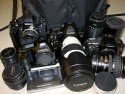 Lowepro Stealth Reporter 650 AW\n\nFoto von xxx - VIELEN DANK!\n\nKommentar des Nutzers:\n\nLowe-Pro Stealth Reporter 650 AW:\n\nDas Ding is RIESIG, mit der vollgepackten Tasche durch die Gegend zu laufen ist nicht wirklich angenehm.\n\nBild 1: Tasche geschlossen\n\nBild 2: gefllt mit Laptop und allerlei Photogertschaften, wie man sieht ist noch Luft fr mehr.\n\nBild 3: teilweise gefllt\n\nBild 4: leer\n\nBild 5: Das war alles drin, pat aber bestimmt noch mehr rein wenn man sorgfltiger packt! Ich habe wahllos Zeug hineingepackt um sie voll zu kriegen.\n\nBild 6: diverses Material zum Innenausbau\n\nBild 7: Schnellzugriff durch den Deckel\n\nBild 8: mit Regenhlle - aber wer die Tasche eine Weile durch den Regen trgt hat andere Probleme als den Regen selbst :-)\n\nBild 9: Ohne Innentasche\n------------------------------------------------------------------------------\n\nGruss,\n\nVladimir