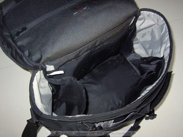 Lowepro Stealth Reporter 650 AW\n\nFoto von xxx - VIELEN DANK!\n\nKommentar des Nutzers:\n\nLowe-Pro Stealth Reporter 650 AW:\n\nDas Ding is RIESIG, mit der vollgepackten Tasche durch die Gegend zu laufen ist nicht wirklich angenehm.\n\nBild 1: Tasche geschlossen\n\nBild 2: gefllt mit Laptop und allerlei Photogertschaften, wie man sieht ist noch Luft fr mehr.\n\nBild 3: teilweise gefllt\n\nBild 4: leer\n\nBild 5: Das war alles drin, pat aber bestimmt noch mehr rein wenn man sorgfltiger packt! Ich habe wahllos Zeug hineingepackt um sie voll zu kriegen.\n\nBild 6: diverses Material zum Innenausbau\n\nBild 7: Schnellzugriff durch den Deckel\n\nBild 8: mit Regenhlle - aber wer die Tasche eine Weile durch den Regen trgt hat andere Probleme als den Regen selbst :-)\n\nBild 9: Ohne Innentasche\n------------------------------------------------------------------------------\n\nGruss,\n\nVladimir