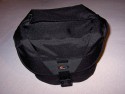 Lowepro Stealth Reporter D200 AW\n\nFoto von Vladimir Pantelic - VIELEN DANK!\n\nKommentar des Nutzers:\n\nBild 1: Tasche geschlossen\nBild 2: Tasche geffnet\nBild 3: Tasche beladen mit EOS3 + Booster PB-E2 (vergleichbar mit 5D + Booster oder 1D/1Ds), EF 70-200/2.8 + Geli, EF 50/1.4, EF 28-135/3.5-4.5 IS, Blitz 300TL (oder 580EX) Es ist noch Platz fr 1-2 Objektive je nach Gre und Zubehr\nBild 4: Tasche mit Inhalt, wie gesagt es passt noch mehr rein!\nBild 5: mitgeliefertes Zubehr: 1 Tasche fr Speicherkarten, 1 Beutel fr Kabel etc.\nBild 6: Rckseite mit Handgriff bzw. Rollibefestigung und Hft- bzw.\nStabilierungsgurt (gut zum Radfahren)\nBild 7: Mit Regenhlle\n\nGruss,\n\nVladimir