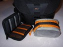 Lowepro Stealth Reporter D200 AW\n\nFoto von Vladimir Pantelic - VIELEN DANK!\n\nKommentar des Nutzers:\n\nBild 1: Tasche geschlossen\nBild 2: Tasche geffnet\nBild 3: Tasche beladen mit EOS3 + Booster PB-E2 (vergleichbar mit 5D + Booster oder 1D/1Ds), EF 70-200/2.8 + Geli, EF 50/1.4, EF 28-135/3.5-4.5 IS, Blitz 300TL (oder 580EX) Es ist noch Platz fr 1-2 Objektive je nach Gre und Zubehr\nBild 4: Tasche mit Inhalt, wie gesagt es passt noch mehr rein!\nBild 5: mitgeliefertes Zubehr: 1 Tasche fr Speicherkarten, 1 Beutel fr Kabel etc.\nBild 6: Rckseite mit Handgriff bzw. Rollibefestigung und Hft- bzw.\nStabilierungsgurt (gut zum Radfahren)\nBild 7: Mit Regenhlle\n\nGruss,\n\nVladimir