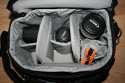Lowepro Stealth Reporter D400 AW\n\nFoto von Jens Krmer - VIELEN DANK!\n\nKommentar des Nutzers:\n\nIn der Tasche selber sind Blitz Canon 430EX, Canon 70-200mm 2,8, Canon 60mm Macro. Die Kamera die immer drin ist, ist die EOS 350d mit BG + Objektiv (Kit oder was unten steht). Zubehrbeutel fr Blitz und Kleinkram + Speicherkartentasche. Die Tasche (orange) + Speicherkartentasche sind bei der Tasche dabei. (Lowepro Stealth Reporter D400 AW). Platz ist jetzt noch fr zwei weitere Objektiv meist das 24mm, 50mm 1,4 / 85mm 1,8. \n\nGru Jens
