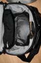 Lowepro Stealth Reporter D400 AW\n\nFoto von Jens Krmer - VIELEN DANK!\n\nKommentar des Nutzers:\n\nIn der Tasche selber sind Blitz Canon 430EX, Canon 70-200mm 2,8, Canon 60mm Macro. Die Kamera die immer drin ist, ist die EOS 350d mit BG + Objektiv (Kit oder was unten steht). Zubehrbeutel fr Blitz und Kleinkram + Speicherkartentasche. Die Tasche (orange) + Speicherkartentasche sind bei der Tasche dabei. (Lowepro Stealth Reporter D400 AW). Platz ist jetzt noch fr zwei weitere Objektiv meist das 24mm, 50mm 1,4 / 85mm 1,8. \n\nGru Jens