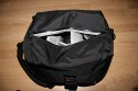 Lowepro Stealth Reporter D400 AW\n\nFoto von Jens Krmer - VIELEN DANK!\n\nKommentar des Nutzers:\n\nIn der Tasche selber sind Blitz Canon 430EX, Canon 70-200mm 2,8, Canon 60mm Macro. Die Kamera die immer drin ist, ist die EOS 350d mit BG + Objektiv (Kit oder was unten steht). Zubehrbeutel fr Blitz und Kleinkram + Speicherkartentasche. Die Tasche (orange) + Speicherkartentasche sind bei der Tasche dabei. (Lowepro Stealth Reporter D400 AW). Platz ist jetzt noch fr zwei weitere Objektiv meist das 24mm, 50mm 1,4 / 85mm 1,8. \n\nGru Jens