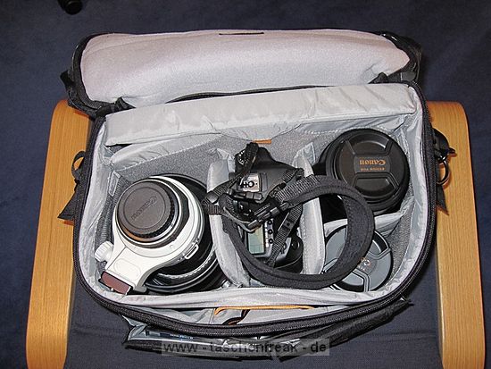 LOWEPRO STEALTH REPORTER D550\n\nFoto und Text von einem Anonymen User - VIELEN DANK!\n\nKommentar:\n\nHallo Jrg!\n\nAnbei ein paar Bilder meines Lowepro Stealth Reporter D550 Tests, leider viel zu schwer fr meine Schulter.\n\nBitte verffentliche die Bilder anonym.\n\nBeste Gre\nxxx