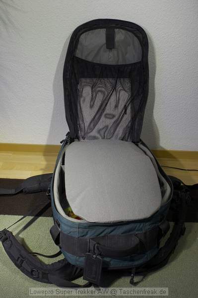 Lowepro Super Trekker AW\n\nFoto von Michael Volz - VIELEN DANK!\n\nKommentar des Nutzers:\n\nHallo Jrg,\n \nhier noch ein paar Bilder von meinem Lowepro Super Trekker AW Rucksack. \n \nGre\nMike
