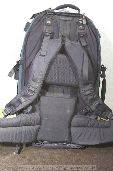 Lowepro Super Trekker AW\n\nFoto von Michael Volz - VIELEN DANK!\n\nKommentar des Nutzers:\n\nHallo Jörg,\n \nhier noch ein paar Bilder von meinem Lowepro Super Trekker AW Rucksack. \n \nGrüße\nMike