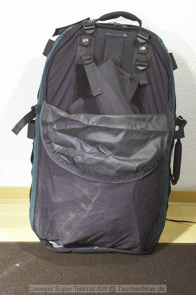 Lowepro Super Trekker AW\n\nFoto von Michael Volz - VIELEN DANK!\n\nKommentar des Nutzers:\n\nHallo Jrg,\n \nhier noch ein paar Bilder von meinem Lowepro Super Trekker AW Rucksack. \n \nGre\nMike