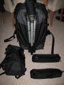 LOWEPRO SUPER TREKKER II AW\n\nFoto von Thomas Pschmann - VIELEN DANK!\n\nKommentar des Nutzers:\n\nHi Jrg,\n\nanbei die Bilder vom Super Trekker AW II. Mitgeliefert werden ein Lens\nPouch (gefttert, mit Teilern), ein Accessory Pouch (ungefttert) sowie\nein Daypack. Der Rucksack selber sowie die Pouches haben Reissverschlsse\nin die es nicht gleich reinregnet. Die Pouches werden beim neuen Modell an\nder Seite angebracht. Der Daypack kann wohl innen als auch aussen\nangebracht werden - ich nutze das Ding nie.\n\nOben und an der Seite gibt es einen Griff. Das Regenkondom ist auf den\nBildern nicht mit drauf, es befindet sich im Bodenbereich. Zum besseren\nTransport kann man das Gurtsystem hinter einer Abdeckung verwinden lassen.\nDafr gibt es an der Rckseite umlaufend einen Reissverschluss.\n\nInnen ist der eigentliche Fotokram mit so einer Art "Deckel" abgetrennt\nder normalerweise gleich mit aufgeklappt wenn man den Rucksack ffnet. An\ndessen Rckseite sind vier Taschen fr Kleinkram angebracht.\n\nDas Stativ auf dem ersten Bild hat ein Packmass von 61 cm (G1348).\n\nViele Grsse,\n\nThomas