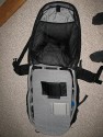 LOWEPRO SUPER TREKKER II AW\n\nFoto von Thomas Pschmann - VIELEN DANK!\n\nKommentar des Nutzers:\n\nHi Jrg,\n\nanbei die Bilder vom Super Trekker AW II. Mitgeliefert werden ein Lens\nPouch (gefttert, mit Teilern), ein Accessory Pouch (ungefttert) sowie\nein Daypack. Der Rucksack selber sowie die Pouches haben Reissverschlsse\nin die es nicht gleich reinregnet. Die Pouches werden beim neuen Modell an\nder Seite angebracht. Der Daypack kann wohl innen als auch aussen\nangebracht werden - ich nutze das Ding nie.\n\nOben und an der Seite gibt es einen Griff. Das Regenkondom ist auf den\nBildern nicht mit drauf, es befindet sich im Bodenbereich. Zum besseren\nTransport kann man das Gurtsystem hinter einer Abdeckung verwinden lassen.\nDafr gibt es an der Rckseite umlaufend einen Reissverschluss.\n\nInnen ist der eigentliche Fotokram mit so einer Art "Deckel" abgetrennt\nder normalerweise gleich mit aufgeklappt wenn man den Rucksack ffnet. An\ndessen Rckseite sind vier Taschen fr Kleinkram angebracht.\n\nDas Stativ auf dem ersten Bild hat ein Packmass von 61 cm (G1348).\n\nViele Grsse,\n\nThomas