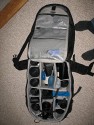 LOWEPRO SUPER TREKKER II AW\n\nFoto von Thomas Pschmann - VIELEN DANK!\n\nKommentar des Nutzers:\n\nHi Jrg,\n\nanbei die Bilder vom Super Trekker AW II. Mitgeliefert werden ein Lens\nPouch (gefttert, mit Teilern), ein Accessory Pouch (ungefttert) sowie\nein Daypack. Der Rucksack selber sowie die Pouches haben Reissverschlsse\nin die es nicht gleich reinregnet. Die Pouches werden beim neuen Modell an\nder Seite angebracht. Der Daypack kann wohl innen als auch aussen\nangebracht werden - ich nutze das Ding nie.\n\nOben und an der Seite gibt es einen Griff. Das Regenkondom ist auf den\nBildern nicht mit drauf, es befindet sich im Bodenbereich. Zum besseren\nTransport kann man das Gurtsystem hinter einer Abdeckung verwinden lassen.\nDafr gibt es an der Rckseite umlaufend einen Reissverschluss.\n\nInnen ist der eigentliche Fotokram mit so einer Art "Deckel" abgetrennt\nder normalerweise gleich mit aufgeklappt wenn man den Rucksack ffnet. An\ndessen Rckseite sind vier Taschen fr Kleinkram angebracht.\n\nDas Stativ auf dem ersten Bild hat ein Packmass von 61 cm (G1348).\n\nViele Grsse,\n\nThomas