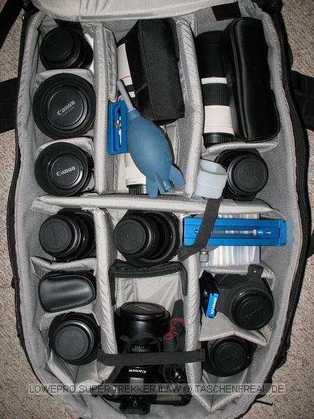 LOWEPRO SUPER TREKKER II AW\n\nFoto von Thomas Pschmann - VIELEN DANK!\n\nKommentar des Nutzers:\n\nHi Jrg,\n\nanbei die Bilder vom Super Trekker AW II. Mitgeliefert werden ein Lens\nPouch (gefttert, mit Teilern), ein Accessory Pouch (ungefttert) sowie\nein Daypack. Der Rucksack selber sowie die Pouches haben Reissverschlsse\nin die es nicht gleich reinregnet. Die Pouches werden beim neuen Modell an\nder Seite angebracht. Der Daypack kann wohl innen als auch aussen\nangebracht werden - ich nutze das Ding nie.\n\nOben und an der Seite gibt es einen Griff. Das Regenkondom ist auf den\nBildern nicht mit drauf, es befindet sich im Bodenbereich. Zum besseren\nTransport kann man das Gurtsystem hinter einer Abdeckung verwinden lassen.\nDafr gibt es an der Rckseite umlaufend einen Reissverschluss.\n\nInnen ist der eigentliche Fotokram mit so einer Art "Deckel" abgetrennt\nder normalerweise gleich mit aufgeklappt wenn man den Rucksack ffnet. An\ndessen Rckseite sind vier Taschen fr Kleinkram angebracht.\n\nDas Stativ auf dem ersten Bild hat ein Packmass von 61 cm (G1348).\n\nViele Grsse,\n\nThomas