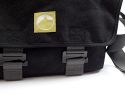 LOWEPRO TERRACLIME 100\n\nFoto und Kommentar von Michael Hoefner - VIELEN DANK!\n\nKommentar:\n\nhallo Jrg,\n\nanbei einige fotos (siehe anhang) und eine kurze bescheibung der Lowepro Terraclime 100.\n\ngrsse\nmichael\n\n\nLowepro Terraclime 100\n\nEinfache, weiche (so gut wie ungepolsterte) Kameratasche aus ber 95 % recyceltem Material.\n\nZwei Fcher aussen, eine innere Reiverschlusstasche, Schultergurt, Verschluss mit zwei Haken.\n\nZustzlich ein weiches, leicht gepolstertes Tuch mit Klettverschlssen als mgliche Polsterung fr Kamera oder Objektiv nutzbar.\n\nFassungsvermgen: DSLR mit angesetztem Objektiv (Standard Zoom), ein zustzliches Objektiv, Speicherkarten, Akkus etc.\n\n- Gewicht: 0,4 kg\n- Auenmae (BxTxH): 27,5 x 13 x 18 cm\n\n--\nMichael Hoefner