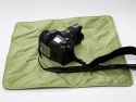 LOWEPRO TERRACLIME 100\n\nFoto und Kommentar von Michael Hoefner - VIELEN DANK!\n\nKommentar:\n\nhallo Jrg,\n\nanbei einige fotos (siehe anhang) und eine kurze bescheibung der Lowepro Terraclime 100.\n\ngrsse\nmichael\n\n\nLowepro Terraclime 100\n\nEinfache, weiche (so gut wie ungepolsterte) Kameratasche aus ber 95 % recyceltem Material.\n\nZwei Fcher aussen, eine innere Reiverschlusstasche, Schultergurt, Verschluss mit zwei Haken.\n\nZustzlich ein weiches, leicht gepolstertes Tuch mit Klettverschlssen als mgliche Polsterung fr Kamera oder Objektiv nutzbar.\n\nFassungsvermgen: DSLR mit angesetztem Objektiv (Standard Zoom), ein zustzliches Objektiv, Speicherkarten, Akkus etc.\n\n- Gewicht: 0,4 kg\n- Auenmae (BxTxH): 27,5 x 13 x 18 cm\n\n--\nMichael Hoefner