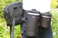 LOWEPRO TOP LOADER 70 AW\n\nFoto von Martin Adler - VIELEN DANK!\n\nKommentar des Nutzers:\n\nTopLoader 70 AW:\nDa passt die 350D mit Batteriegriff + EF 100-400 mit umgekehrt angesetzter Geli rein. In die Tasche vorne passt z.B. ein Blitz rein. Die Tasche vorne hat nach unten noch einen Klettverschluss um den Raum in die darunter liegende 'Verlngerung' platz zu schaffen.\nMit dabei ist ein gewohnt guter Schultergurt und der Chest Harness.