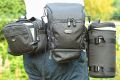 LOWEPRO TOP LOADER 70 AW\n\nFoto von Martin Adler - VIELEN DANK!\n\nKommentar des Nutzers:\n\nTopLoader 70 AW:\nDa passt die 350D mit Batteriegriff + EF 100-400 mit umgekehrt angesetzter Geli rein. In die Tasche vorne passt z.B. ein Blitz rein. Die Tasche vorne hat nach unten noch einen Klettverschluss um den Raum in die darunter liegende 'Verlngerung' platz zu schaffen.\nMit dabei ist ein gewohnt guter Schultergurt und der Chest Harness.