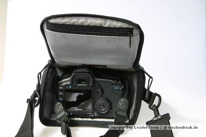 Foto von Herbert Strobl - VIELEN DANK!\n\nKommentar des Nutzers:\n\nIch habe diese Tasche übrigens schon relativ lange und bin zufrieden damit. Für die kleine Ausrüstung (Cam + Standardzoom + Blitz) bestens geeignet. Was mir am besten gefällt: Der Deckel klappt vom Körper weg.