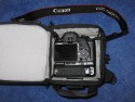LOWEPRO TOPLOADER PRO 70 AW\n\nFoto und Text von Peter Albrecht - VIELEN DANK!\n\nKommentar:\n\n- gekauft Januar 2009 (vermutlich der Nachfolger des "Toploader 70 AW" - ohne "Pro")\n  - Unterschied zum "ohne Pro": \n     - Deckel klappt jetzt nach links weg anstatt nach vorne.\n     - hat nur noch auf einer Seite (links) Sliplock-Erweiterungsmglichkeit\n     - statt der Sliplock rechts, gibts jetzt eine Auentasche, die mit Gummi oben "gesichert" ist\n		- es gibt aber (Stand Januar 2009) auch noch den "ohne Pro" frs gleiche Geld im Internet\n\n- Beigaben:\n  - Dreipunkt Gurt zum tragen (Bild 01)\n  - klitzekleine deutsche Anleitung\n  - Werbeschild 40 Jahre Lowepro (mte der Aktuelle Stand sein)\n\n- Camera (500D) sitzt fest in der Tasche\n- Innenraum mit 2 Trennern verstellbar (Bilder 09, 10 und 11)\n- bleibt grundsttzlich sogar aufrecht stehen (ist aber nicht besonders stabil, besser hinlegen)\n- Karabiner des Schultergurtes aus Metall\n- mit ein bichen Gefummel, kann man auch die Cameratasche fr die PowerShot in der SlingShot Schlaufe einhngen (Bild 18)\n- Schnellverschlu (keine Reisverschlsse notwendig, um nur die Kamera zu halten)\n- Cameragurt kann man entweder mit in die Tasche rein packen (Bilder 07 und 08), oder raus hngen lassen und ggf in die \n Auentasche packen (Bilder 05 und 06).\n\n- Was pat rein? (Bild 16)\n  - Canon 500D mit Batteriegriff und Tragegurt (Bilder 05 und 07)\n  - Ladegert (unter doppeltem Boden) (Bild 12)\n  - Mignon-Halter fr den Batteriegriff (Bild 13)     - \n  - Speedlite 430 EX II + Zweitakku fr Camera (Bild 14)\n  - Zettel, Speicherkarte, Blitz Ersatzakkus, Anleitungen fr Speedlite und 500D  (Bild 15)\n  - Stifte (Bild 17)\n  - (PowerShot, aber ungepolster) (Bild 17)\n\n- All-Weather-Cover (AWC): (Bilder 20 bis 23)\n  - Ringe und Gurtschlaufe fr Tragesysteme bleiben frei\n  - Deckel lt sich ffnen (wrd ich bei strmenden Regen nicht machen)\n  - Fronttasche, Seitentasche sind zugepackt (kein Zugang)\n  - SlipLock und AWC sind NICHT gleichzeitig verwendbar\n  - Tragsystem mu vor dem Aufziehen des AWC entfernt werden\n  - Nur die Seite am Krper bleibt frei\n  - AWC ber langes Band fest mit Tasche vernht -> kein Verlieren\n\nNegativ:\n- Anleitung fr Schultertragegurt fehlt. (siehe http://www.lowepro-deutschland.de/videos/flvplayer/video_toploader.html)\n- nur eine Sliplock Schlaufe (linke Seite vom Krper aus gesehen)\n- beim Tragen am 3-Punkt-Gurt ist der Toploader bei den ersten Versuchen dem linken Arm im Weg. Vielleicht findet sich durch etwas experimentieren eine bessere Position.\n\nKombination mit dem "Lowepro Chest Harness" ist nicht bequem!\n- Da der Toploader-Deckel nach links aufgeht, sind die oberen Ringe frs Tragesystem sehr nah am Krper; \n Beim Tragen am Chest Harness kippt der obere Teil der Tasche dadurch nach vorne weg, da das Tragesystem keinen\n Zug zum Kper hin erzeugen kann. Dies wiederum resultiert darin, da die untere Kante der Tasche in den \n Bauch drckt, anstatt da das ganze Rckenteil der Tasche flach aufliegt. Dadurch ist das Tragen am Chest\n Harness nicht ganz so bequem. (Der "Toploader Zoom AW" z.B. schmiegt mit dem Chest Harness viel angenehmer \n an den Brustkorb)\n- Besser: Toploader mit kleinen Karabinern an einem Rucksack festmachen. (Bild 19). Vielleicht ist auch der \n "Tamrac S-500 Chest Harness System" geeignet. Auf dem Produktbild sieht es jedenfalls so aus.