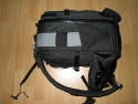 LOWEPRO VERTEX 100 AW\n\nFoto von Richard - VIELEN DANK FR DEIN MAIL!\n\nKommentar des Nutzers:\n\nHallo Jrg,\n\nanbei wie gewnscht die Bilder des Vertex 100.\n\nIch habe leider noch nicht viel Erfahrung mit dem Rucksack. Bis jetzt bin ich zufrieden und fr meine Zwecke (Zoo, Stadttour)ist er ausreichend. Fr richtige Wandertouren wrde ich in nicht benutzen. Mit meinem Stativ allerdings verlagert sich das Gewicht ziemlich nach hinten und es wird unangenehm.\n\nBei Fragen stehe ich gerne zur Verfgung\n\nSchne Gre und alles Gute aus Nrnberg\n\nMatane Richard
