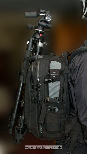 LOWEPRO VERTEX 200 AW\n\nFoto von Mathias Lauringer - VIELEN DANK!\n\nKommentar des Nutzers:\n\nLowepro Vertex 200 AW\nManfrotto 055 ProB + 804RC2\n\nDie Rucksack-Stativ Kombination funktioniert sehr gut, stabil und komfortabel zu tragen.\nAuch beim Radfahren in grberem Gelnde sitzt alles fest. Es ist ausreichend Freiraum zwischen Helm und Stativkopf.