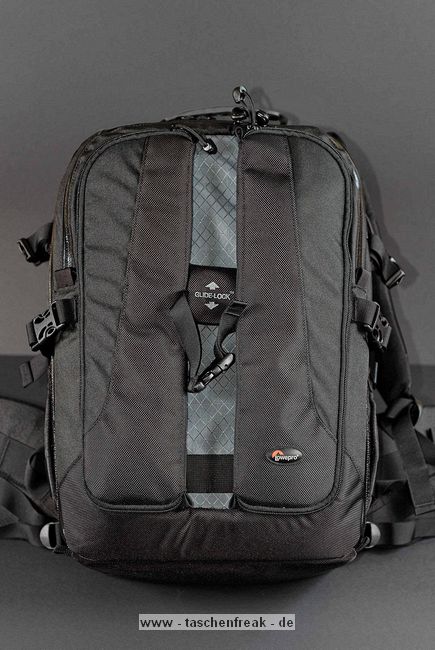 LOWEPRO VERTEX 200AW \n\nFoto von © Uwe Stock - VIELEN DANK FR DEIN MAIL!\n\nKommentar des Nutzers:\n\nHallo Jrg,\n \nerst einmal mein Lob zu deiner Webpage auf der ich schon des fteren  nachgeschaut habe um mir eine bersicht zu verschaffen.\n\nAnbei ein paar Fotos von dem Lowepro Vertex 200 AW der ja in deiner bersicht noch nicht erschienen ist.\n\nLiebe Gre aus Kassel    Uwe Stock
